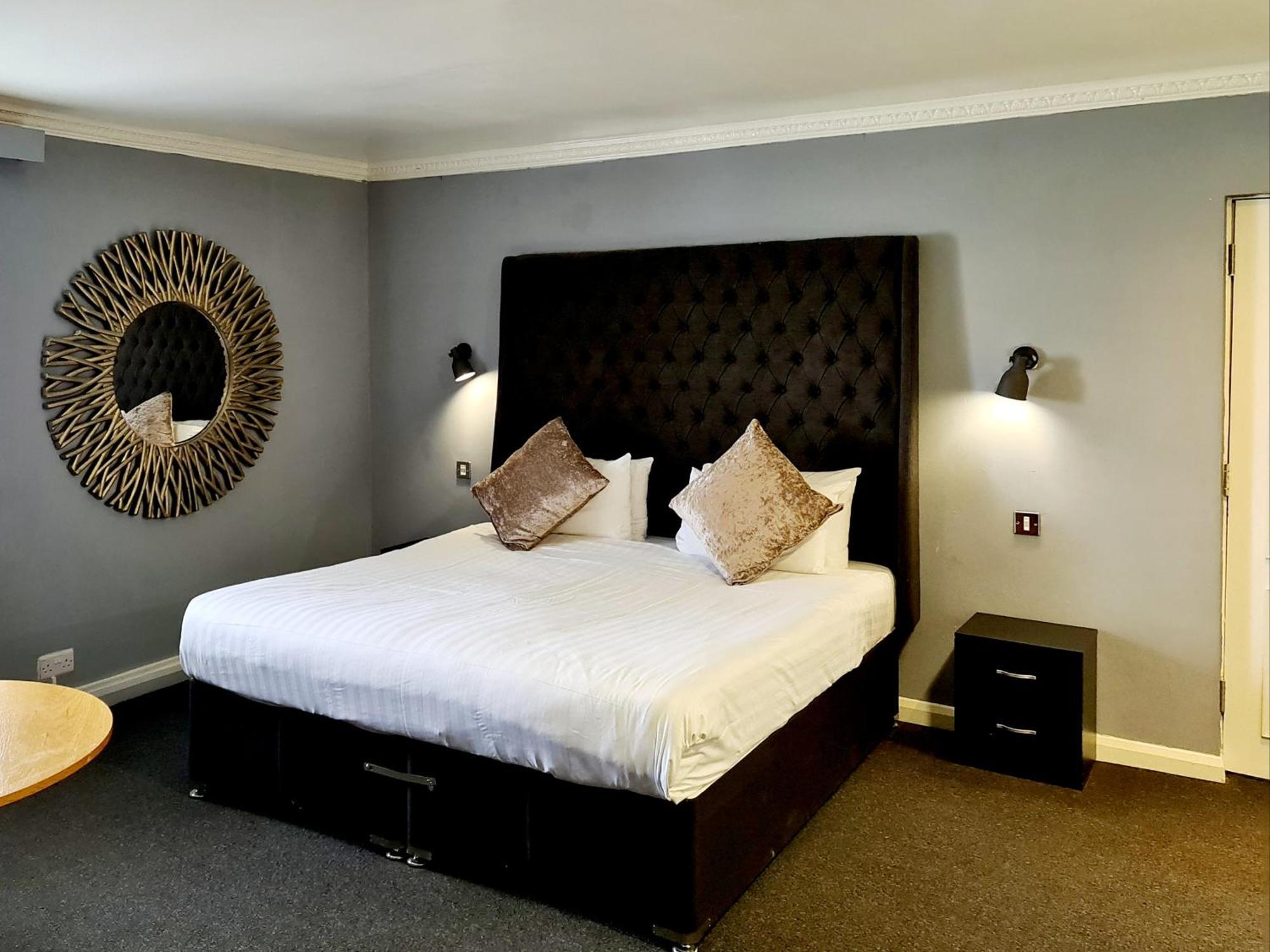 Barons Court Hotel Уолсолл Экстерьер фото
