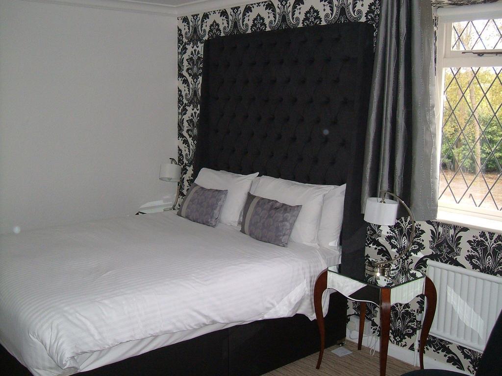 Barons Court Hotel Уолсолл Экстерьер фото