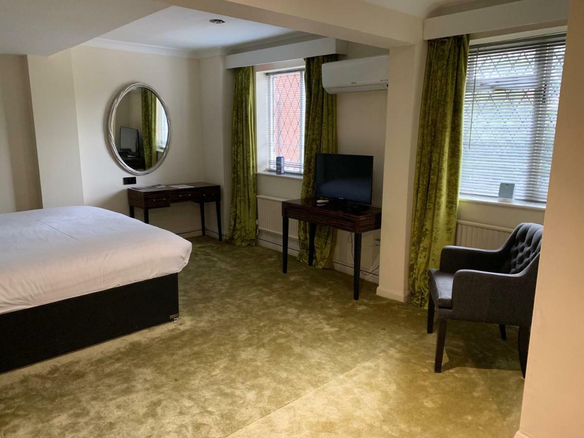 Barons Court Hotel Уолсолл Экстерьер фото
